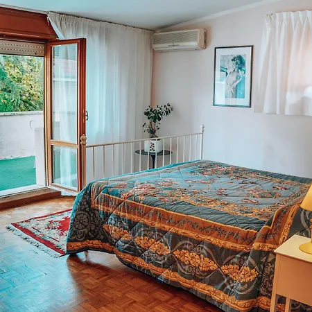 Pensión In Open Space Con Jacuzzi In Iris, Parcheggio Privato In Giardino, In Centro Citta *